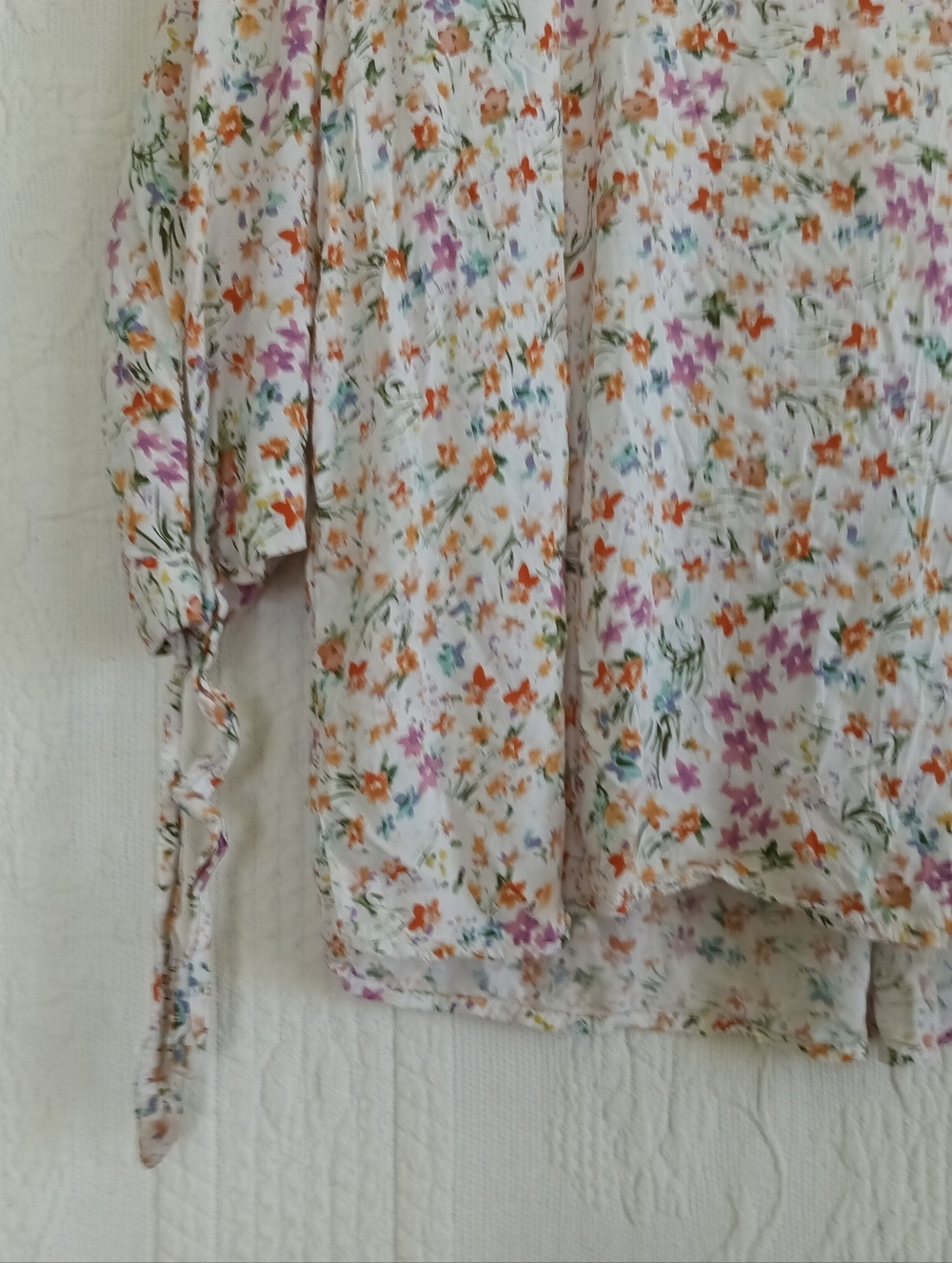 Cynthia Rowley White Ditsy Floral Blouse Pink Orange Vneck Tie Front Light - Picture 5 of 9